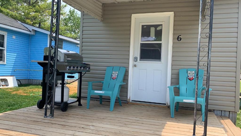 Snug Harbour Cottage and Marina photo 2