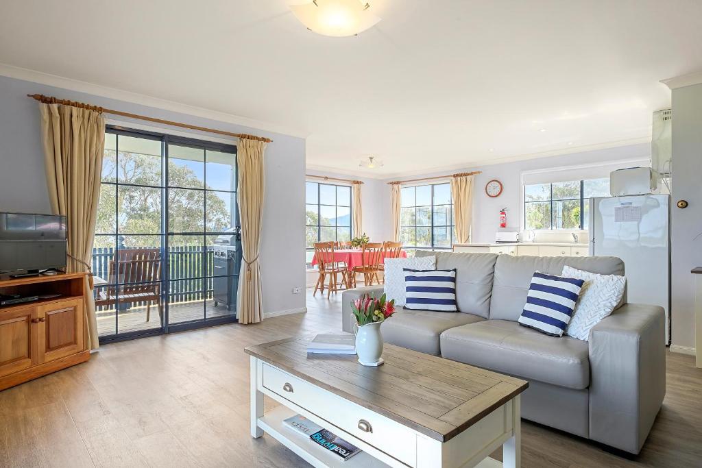 Omaroo Cottage Bruny Island photo 3