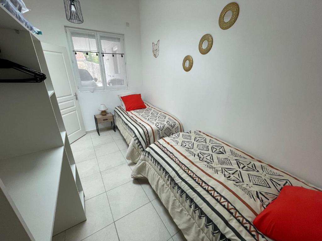 Apt 3* * * 62m² T3 Plain-Pied 6 Voyageurs avec place de parking devant porte d'entrée de l'apt. photo 2