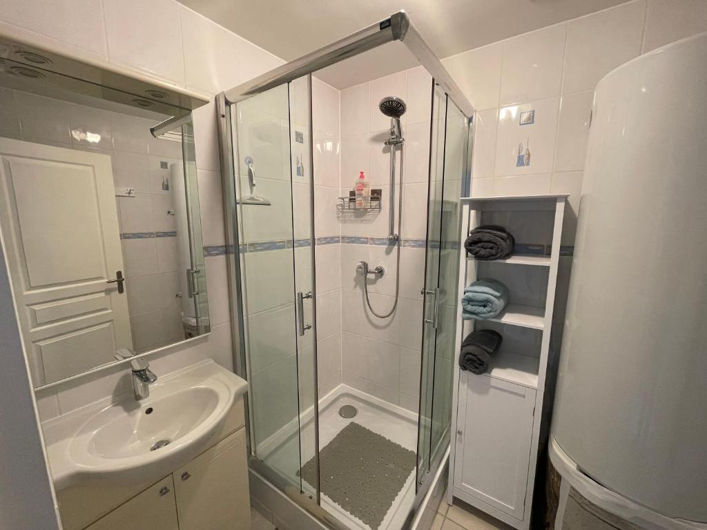 Apt 3* * * 62m² T3 Plain-Pied 6 Voyageurs avec place de parking devant porte d'entrée de l'apt. photo 3