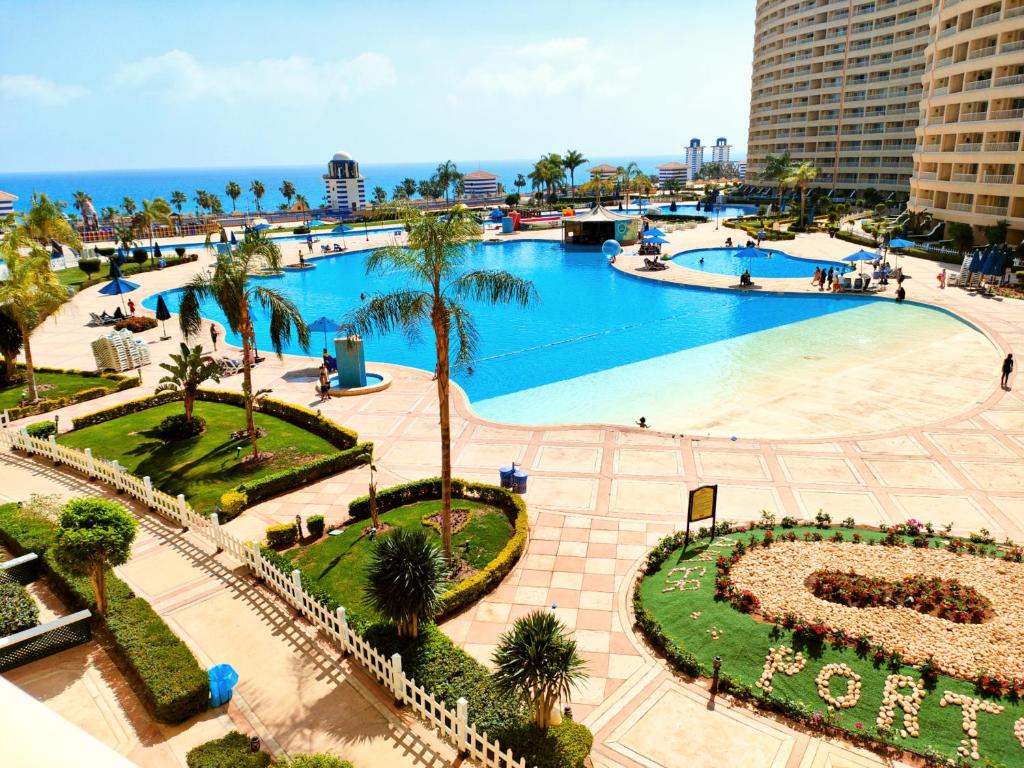 شاليه تامر عمر في ابراج بورتو السخنة للعائلات فقط Tamer Omar's Chalet in Porto Elsokhna Towers only Family photo 1
