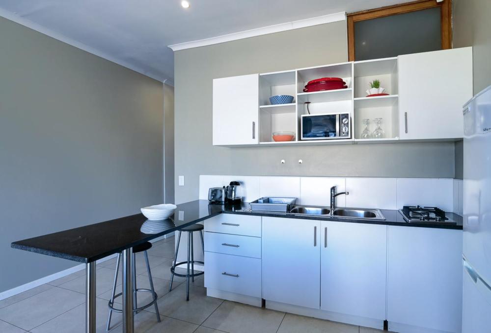Ballito Bay holiday Apartment Room Type - One-Bedroom Apartment (Unit 4) with partial Sea View 