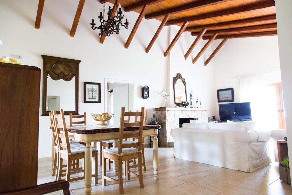 Seafront Luxury Villa w3-ensuite BR BBQ photo 3