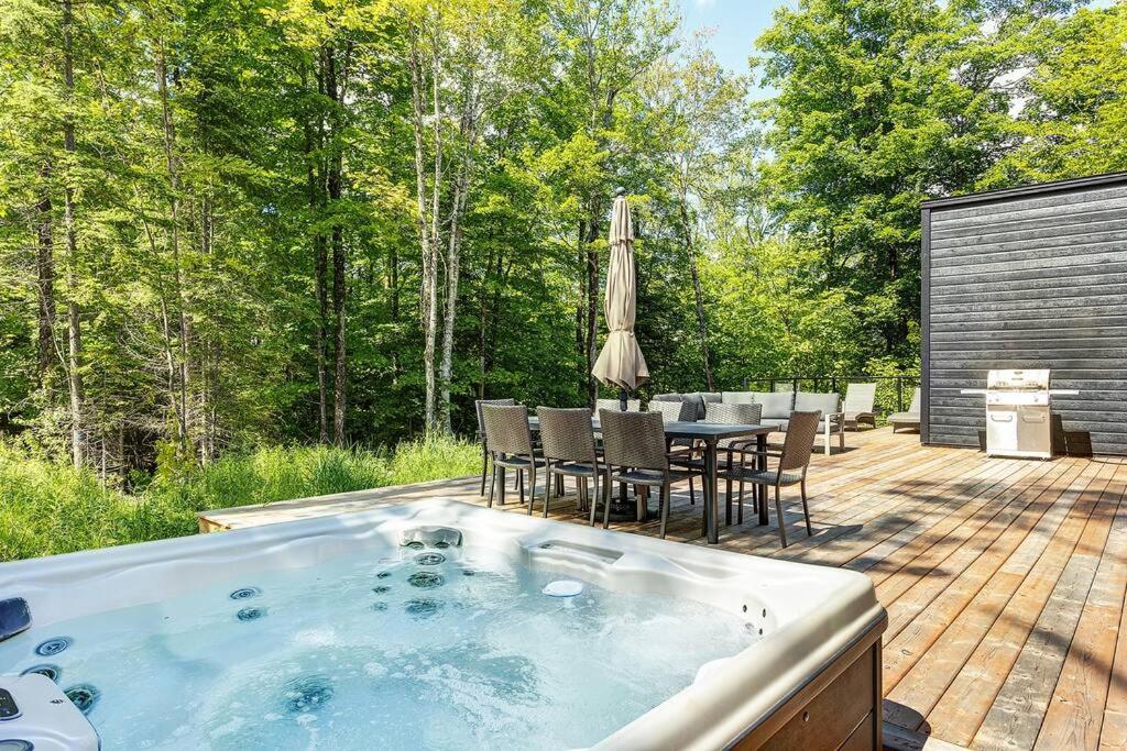 Tremblant Oasis: Luxury, Nature, Hot Tub, Views! photo 3