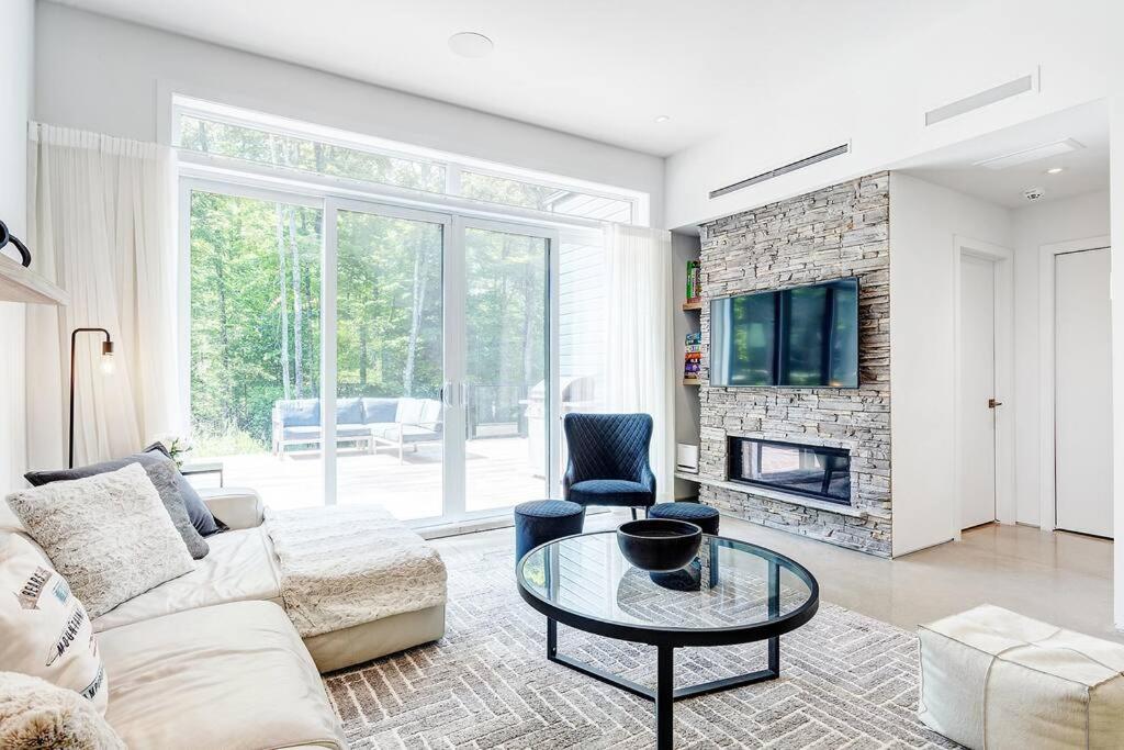 Tremblant Oasis: Luxury, Nature, Hot Tub, Views! photo 4