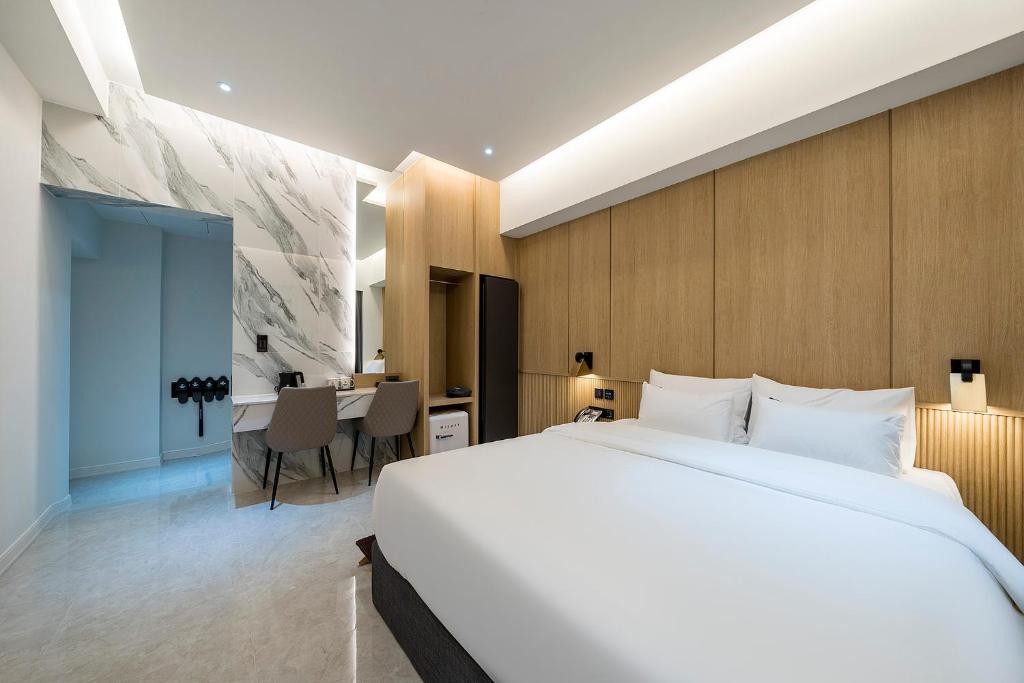 Brown Dot Hotel Pyeonghwa plaza photo 3