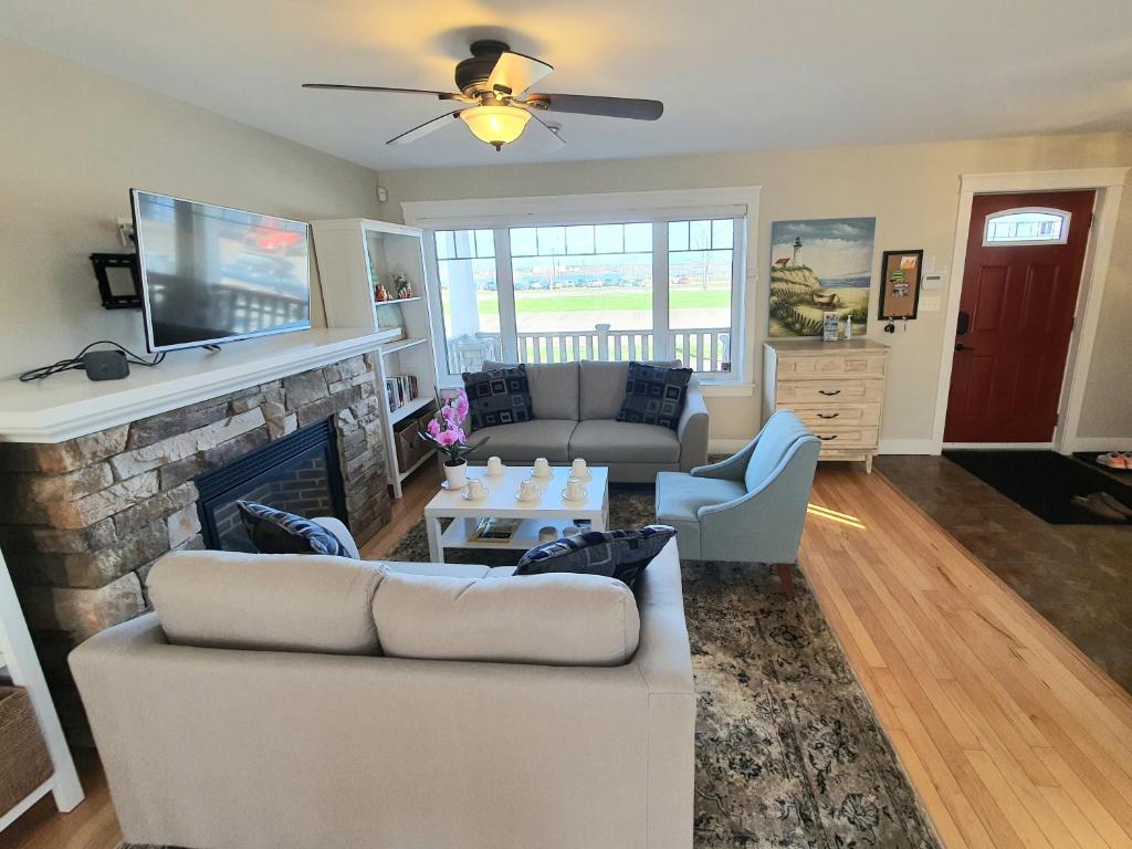 Peaceful Water View House! photo 3