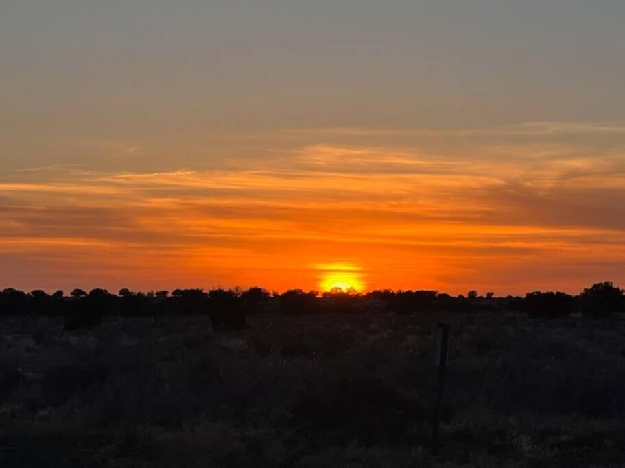 Grand Canyon Cabin, Breathtaking sunsets/sunrises!! Room Type - Two-Bedroom House