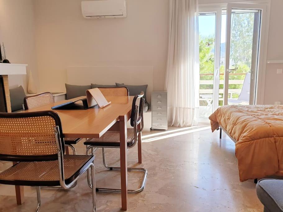 Rooftop Studio Apt - 5 Min Walk to Holargos Metro - Tap to explore photos