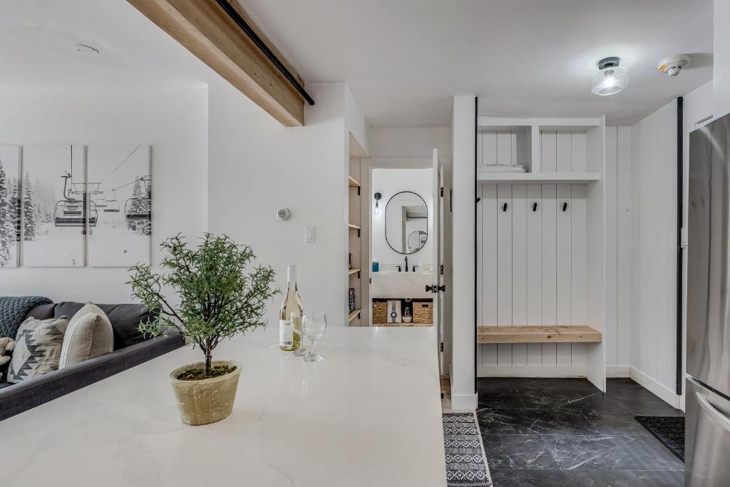 Laurelwood Condominiums 101 image
