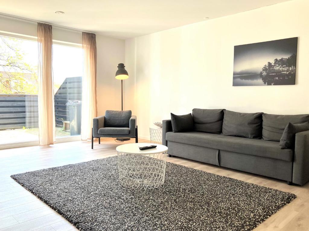 New Bright And Spacious 3 Bedroom City Rowhouse Near The Center