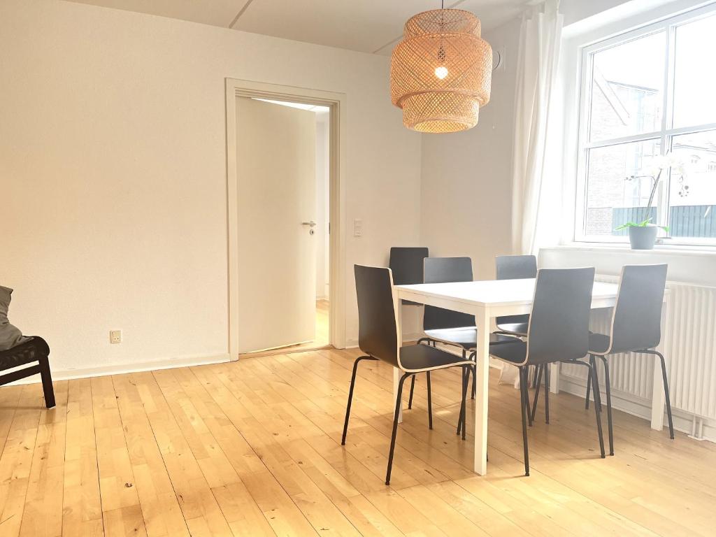 Furnished 2 Bedroom Apartment I Fredericia photo 4