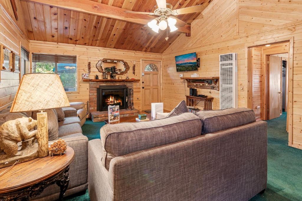 Memory Maker Cabin - Immaculate and comfortable! Forest Views! photo 4
