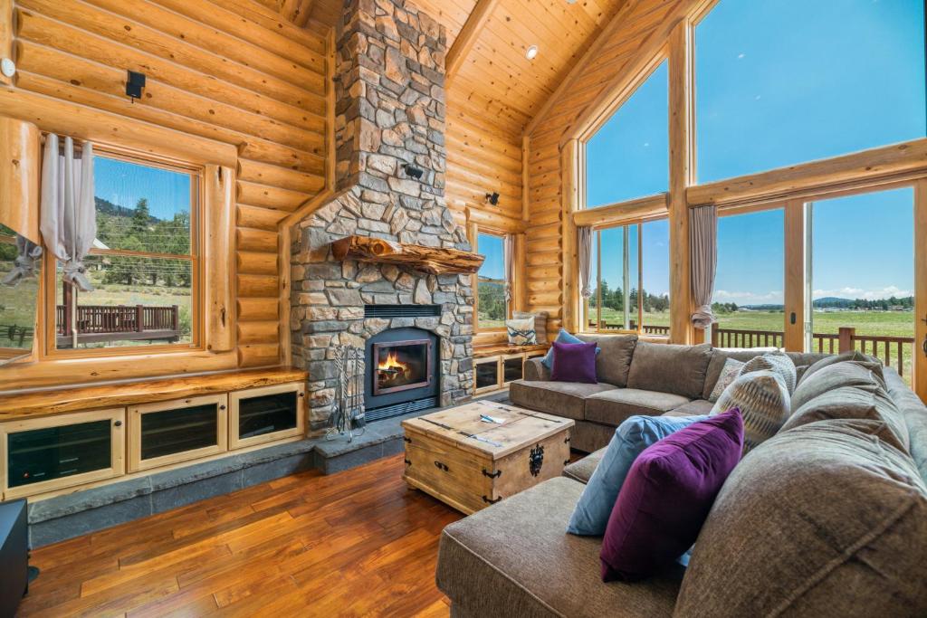 Coyote Flat - Luxury Log Cabin with jet tubs and more! photo 2
