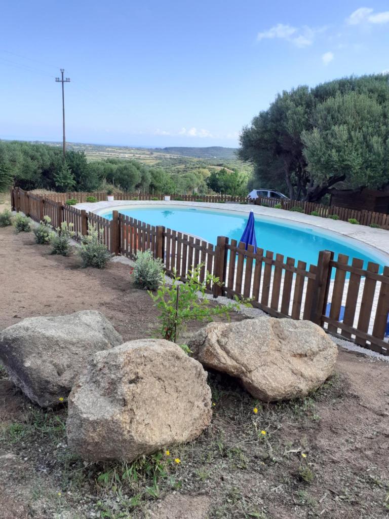 agriturismo gli olivastri, appartamento la rosa dei venti con piscina e solarium , splendida vista mare
