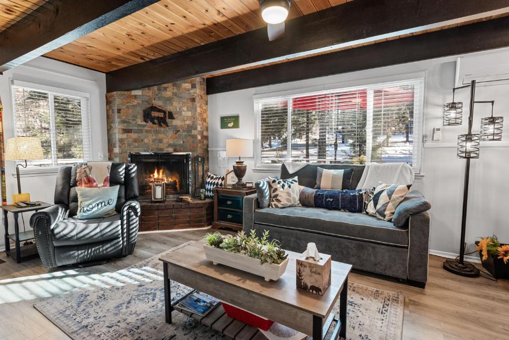 El Nido - Modern Aesthetics Meet Mountain Charm In This Newly Remodeled Home!