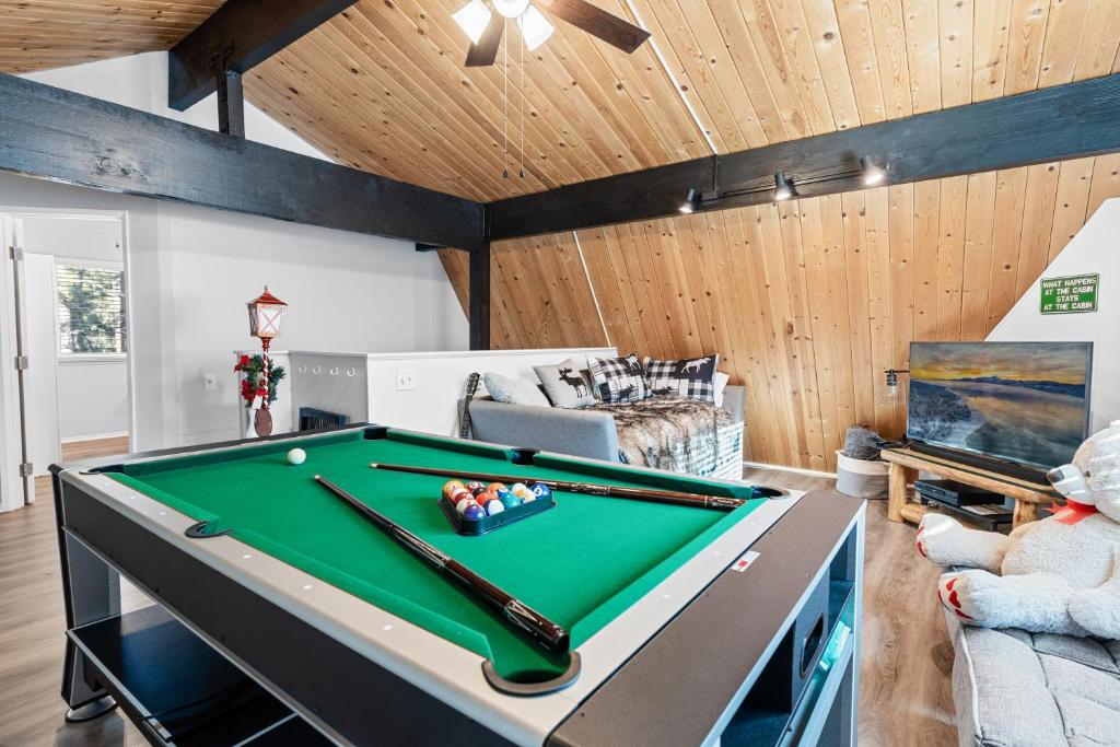 El Nido - Modern Aesthetics Meet Mountain Charm In This Newly Remodeled Home! photo 2