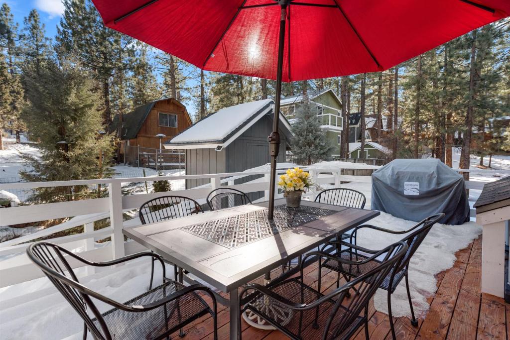 El Nido - Modern Aesthetics Meet Mountain Charm In This Newly Remodeled Home! photo 3
