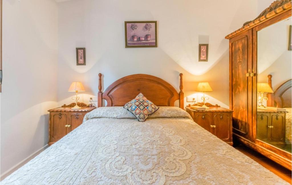 Awesome Home In Villanueva De Algaidas With Outdoor Swimming Pool, Wifi And 4 Bedrooms photo 1