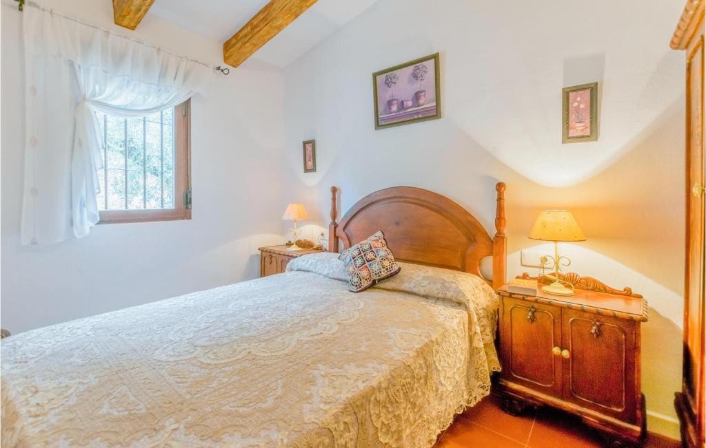 Awesome Home In Villanueva De Algaidas With Outdoor Swimming Pool, Wifi And 4 Bedrooms photo 2