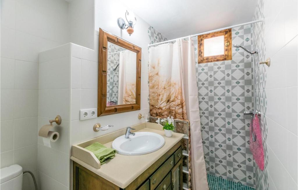 Awesome Home In Villanueva De Algaidas With Outdoor Swimming Pool, Wifi And 4 Bedrooms photo 4