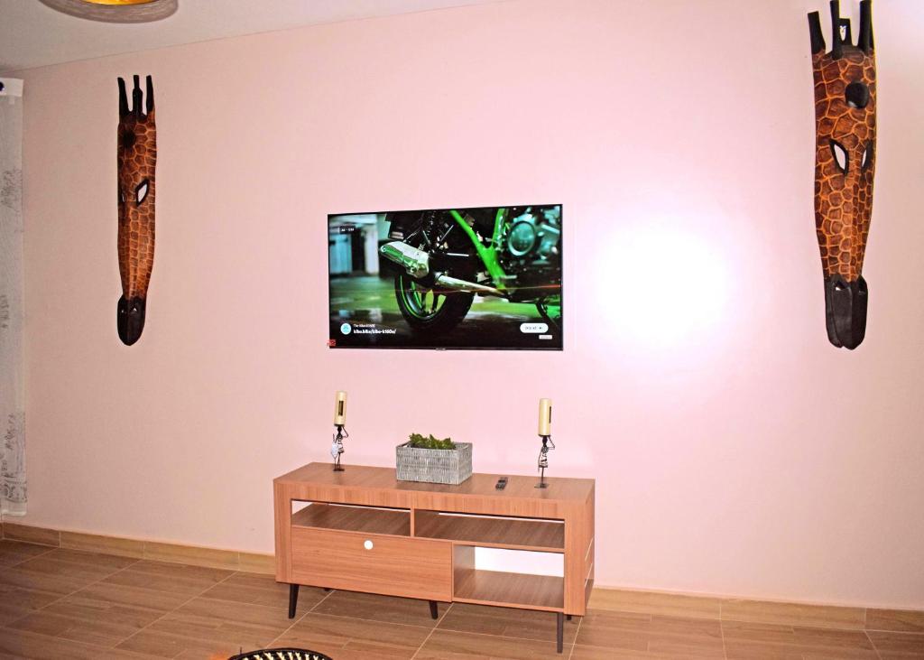 Ilala House, Voi - 2 bed, 2 bath - Tap to explore photos