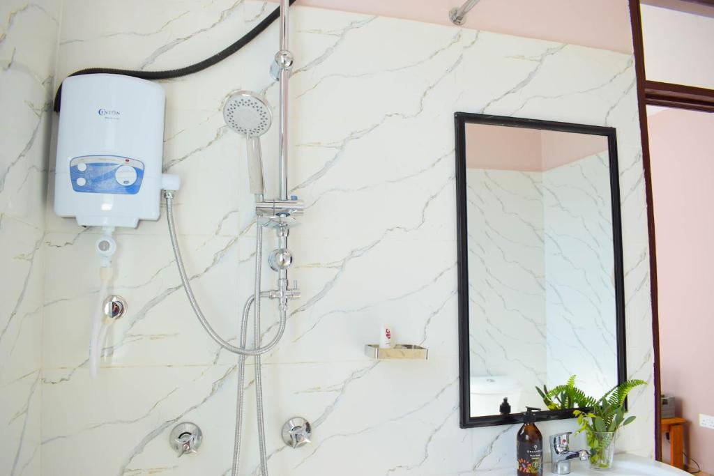 Ilala House, Voi - 2 bed, 2 bath photo 2