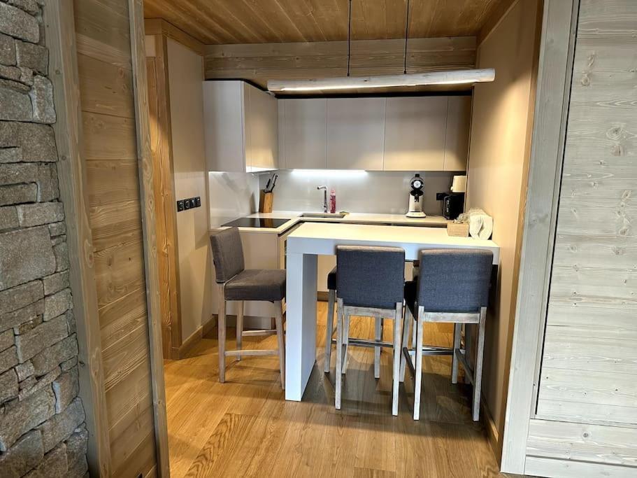 Appartement de luxe, parking sous-terrain, centre-ville Auron photo 3
