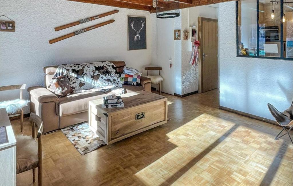 Beautiful Apartment In Uvernet-fours With Wifi And 1 Bedrooms photo 4