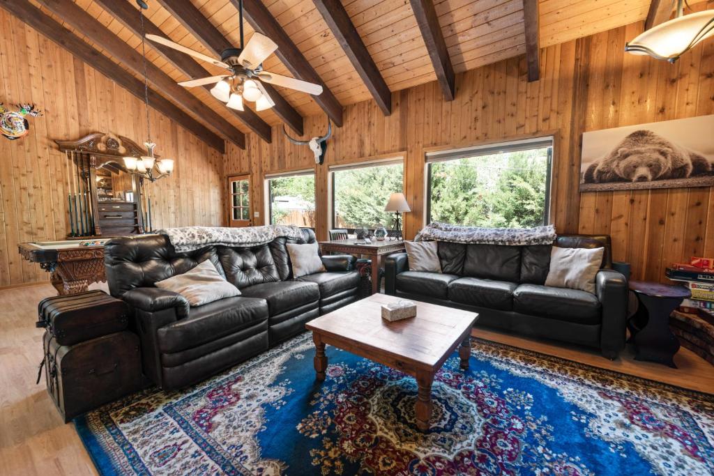 Mount Bearadise - Located in a beautiful quiet area of Big Bear City! Pool Table and Arcade Games! photo 4