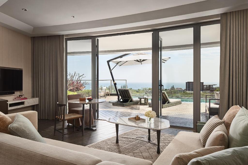 Rosewood Sanya Room Type - Ocean View Pool Suite