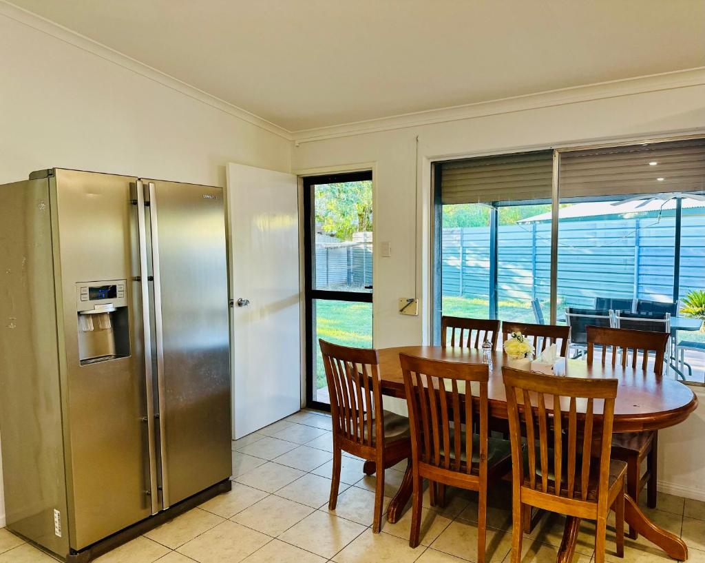 Grabber- Three bedroom charm in Alice Springs photo 2