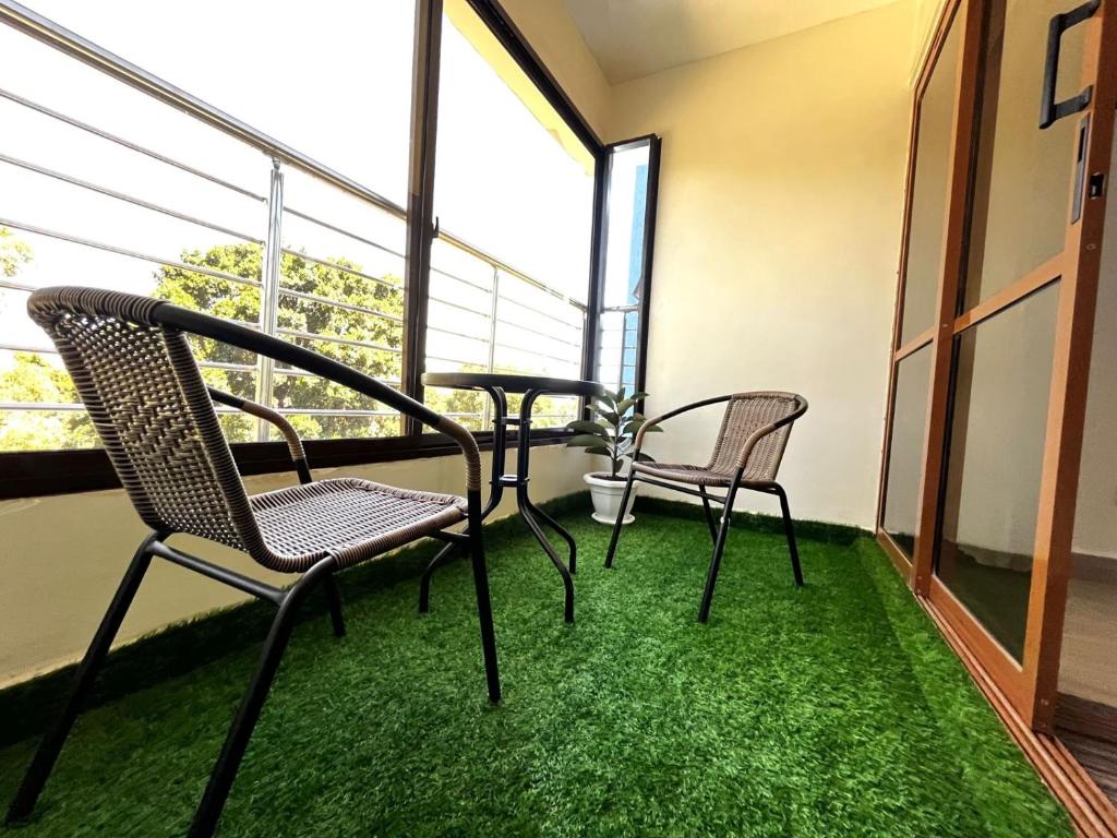 Midtown Executive Suites CBD With Large Balcony photo 1