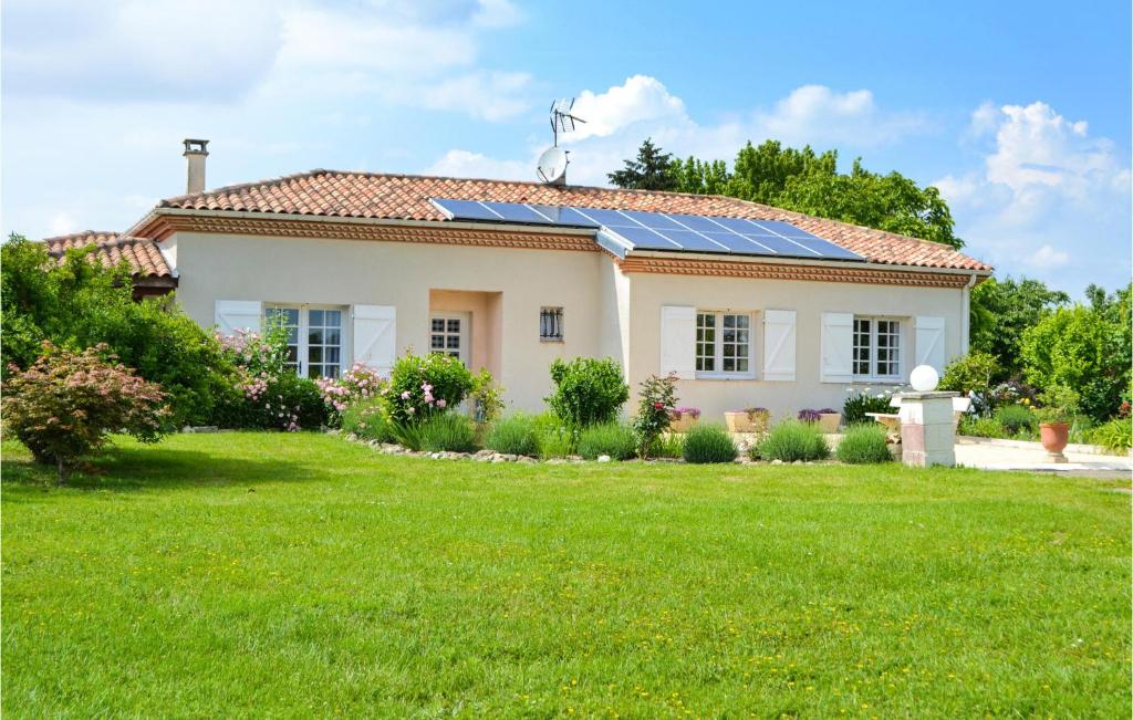 Awesome Home In Saint-georges With Outdoor Swimming Pool, Heated Swimming Pool And 3 Bedrooms photo 3