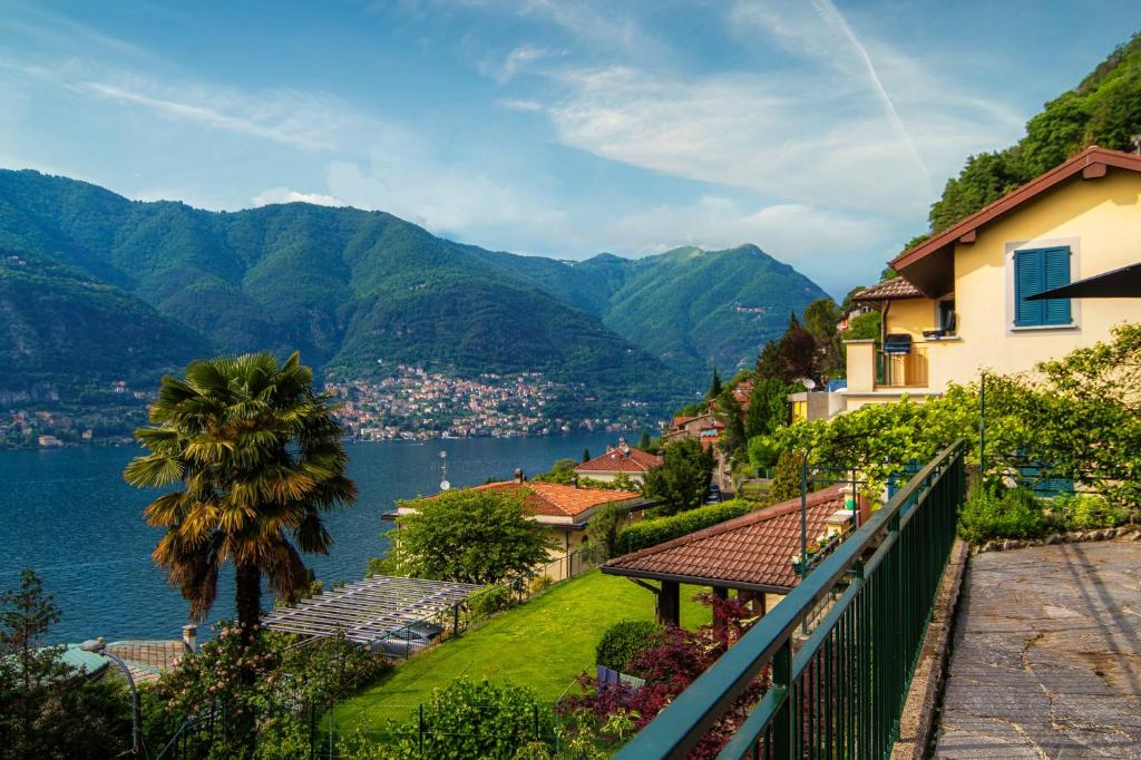 La Casa della Bruna, wonderful lake view & parking photo 2