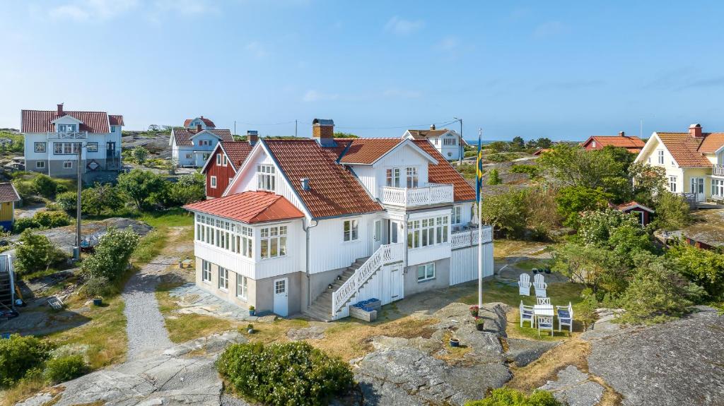 Fin lägenhet i vårt hus med uteplats på Käringön photo 1