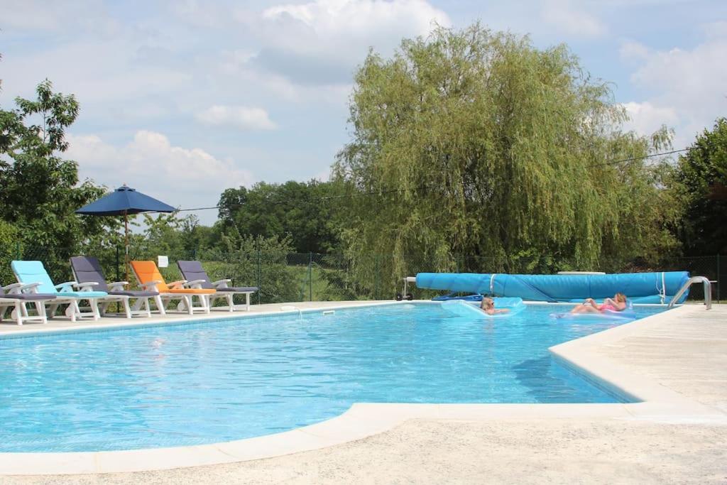 Ferme en pierre, site isolé avec piscine