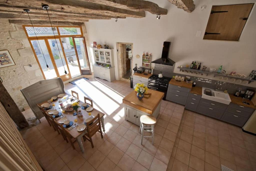 Ferme en pierre, site isolé avec piscine photo 1
