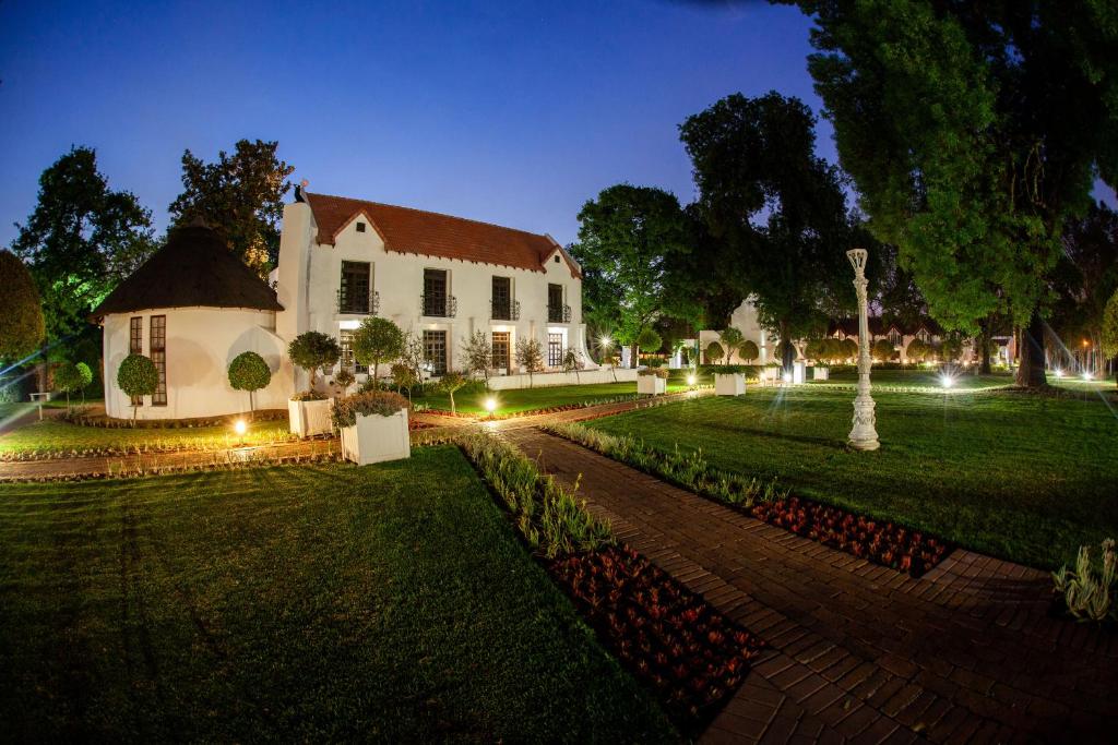 River Meadow Manor photo 1