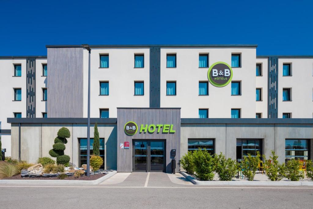 B&B HOTEL Troyes Magasins d'usine photo 1