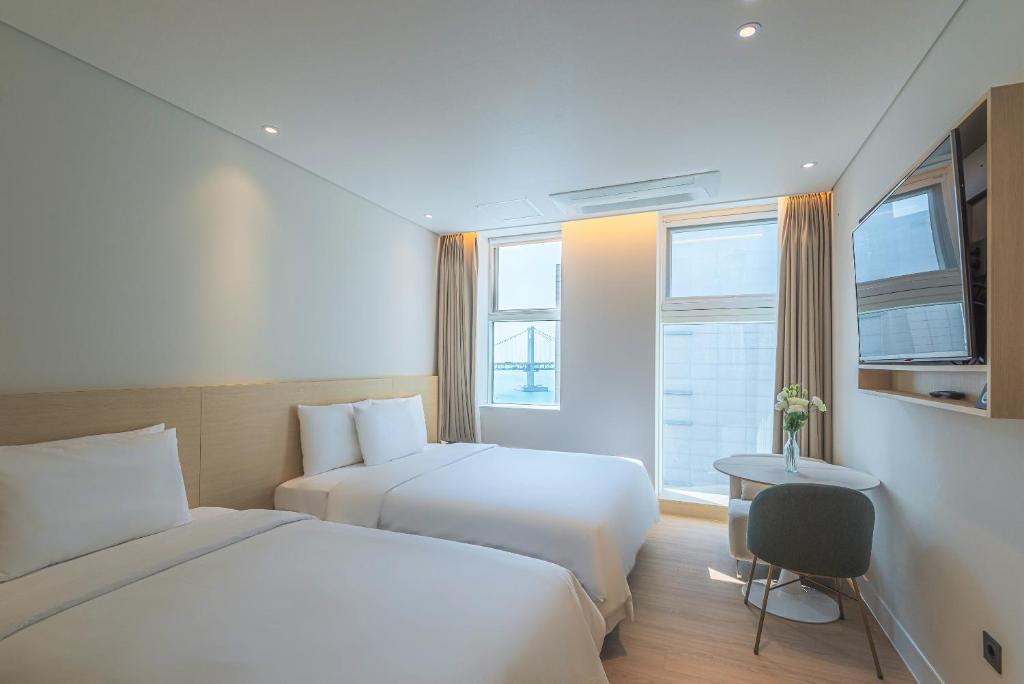 Hotel Marine view Room Type - Twin Room