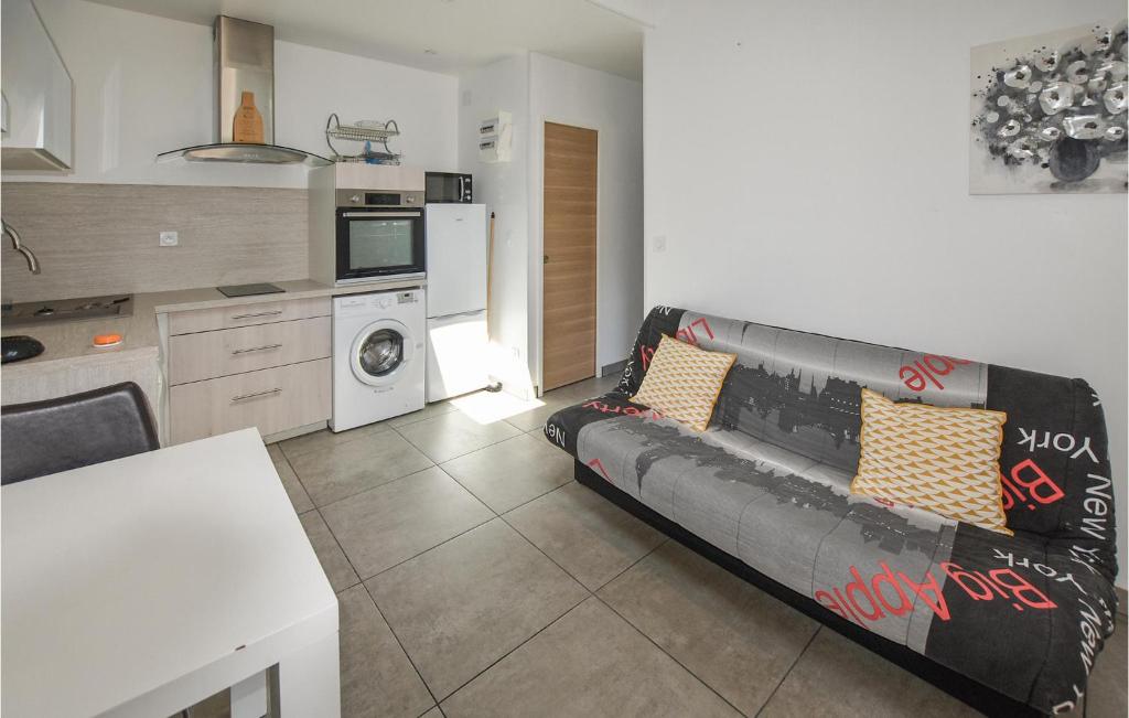 Awesome Home In Sablet With Outdoor Swimming Pool, Wifi And 1 Bedrooms photo 1