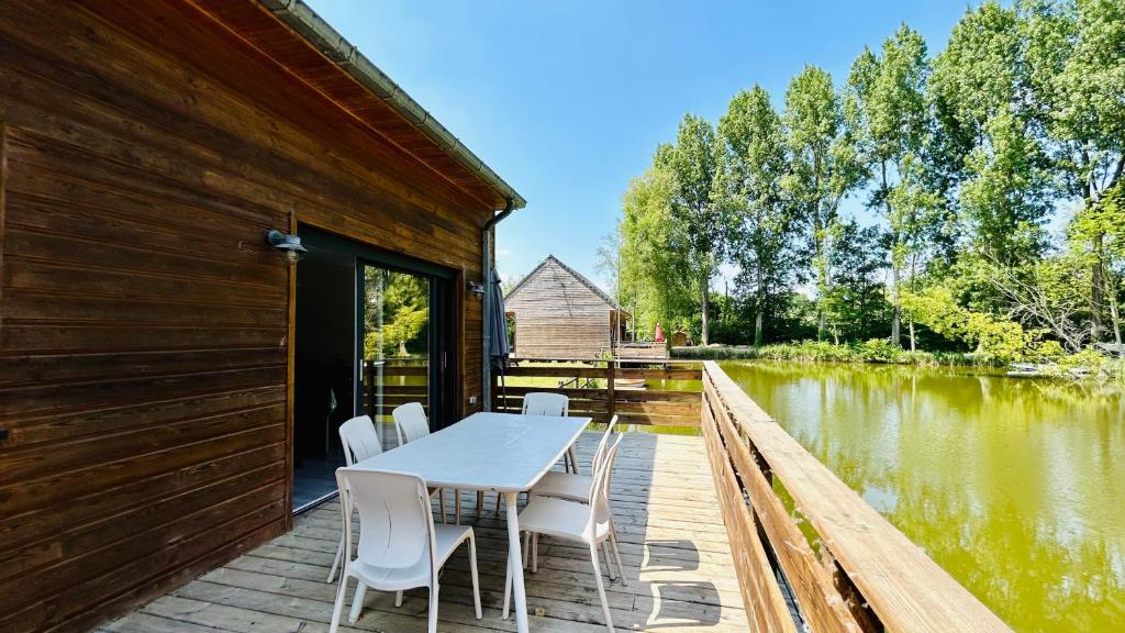 Chalet avec terrasse sur pilotis vue sur l'étang photo 2