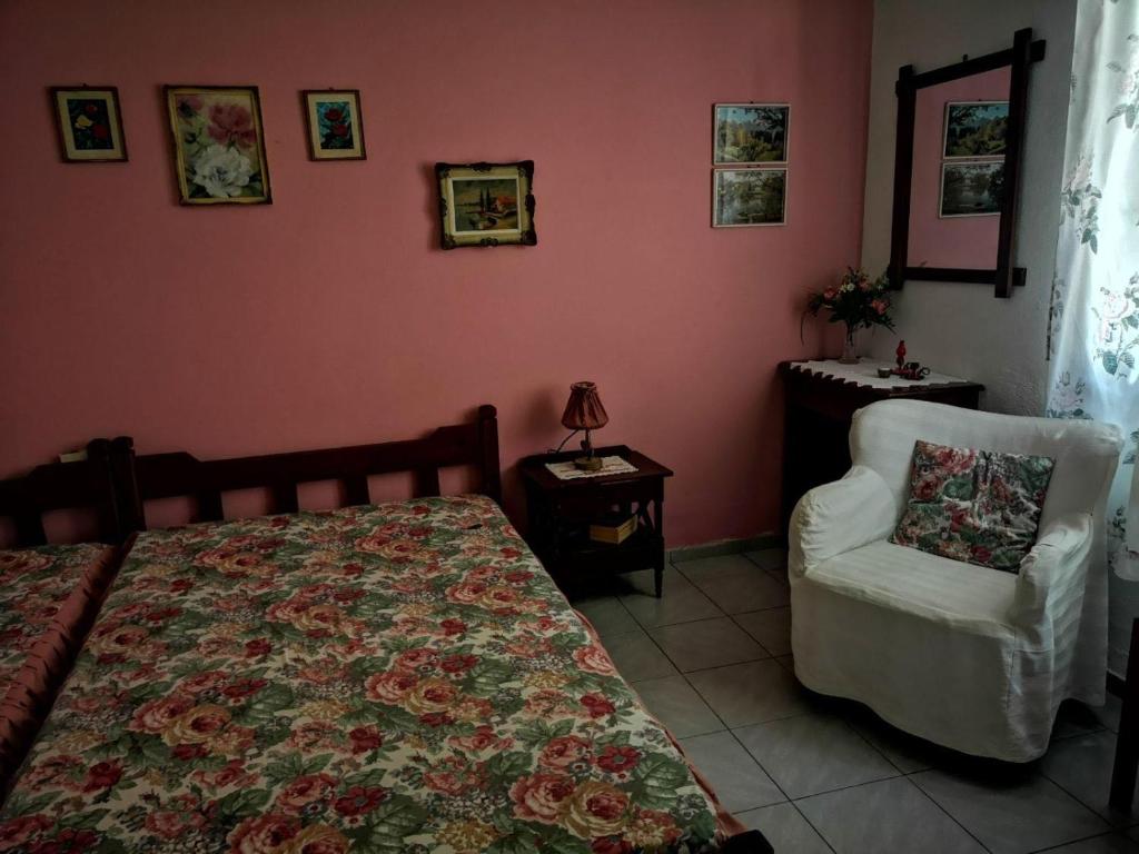 Maria's Studios pink photo 4