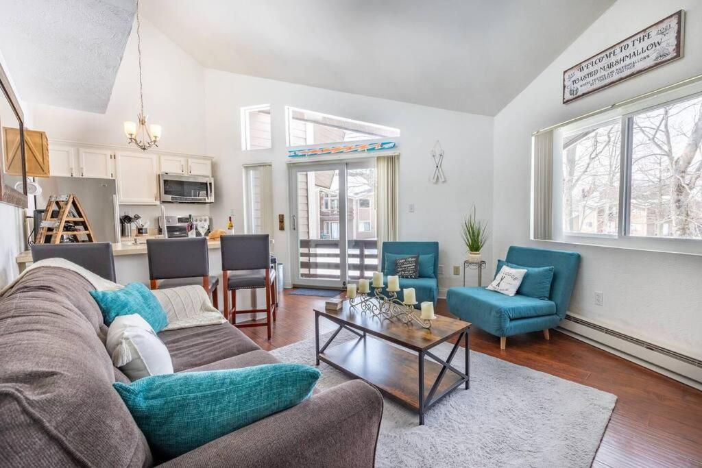 Hidden Valley -1 BR w/ Loft -2 Min. walk to Pool/Ten image