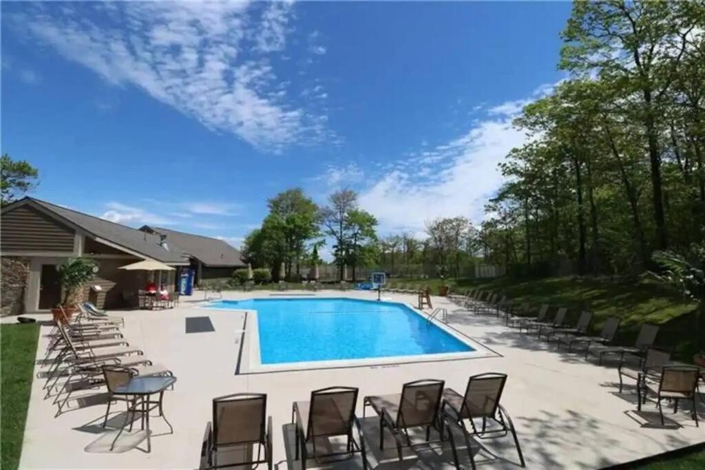 Hidden Valley -1 BR w/ Loft -2 Min. walk to Pool/Ten photo 4