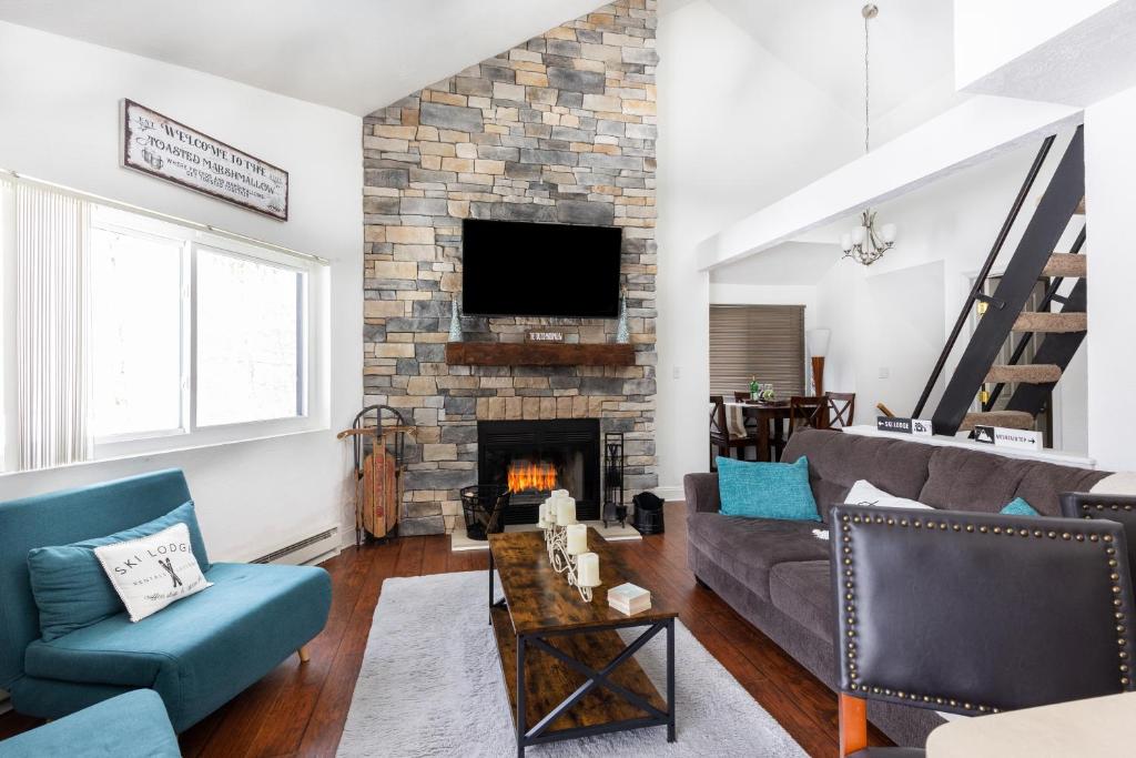 Hidden Valley -1 BR w/ Loft -2 Min. walk to Pool/Ten photo 1