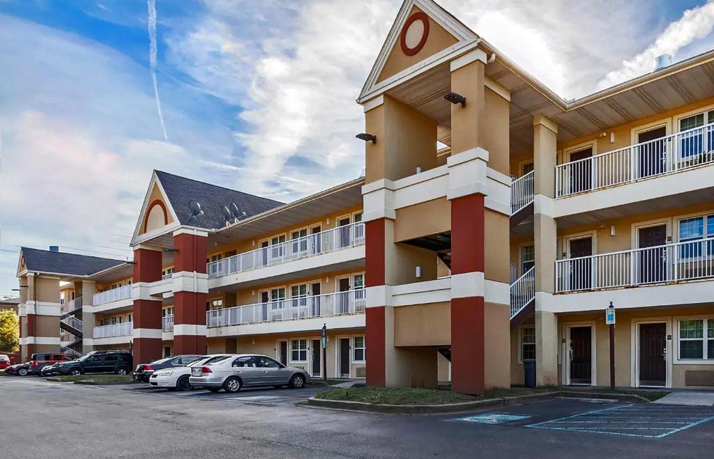 Mainstay Suites Knoxville - Cedar Bluff image