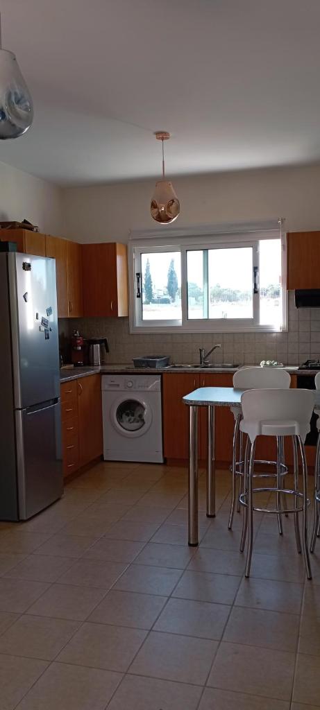 Summer Breeze - Cheerful 2 bedroom villa with pool photo 3