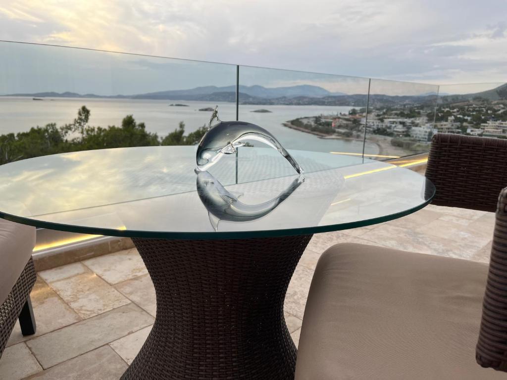 Luxurious 2-Bed Sea-side Apartment in Saronida photo 1